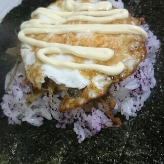 きんぴらごぼうと目玉焼きのおにぎらず